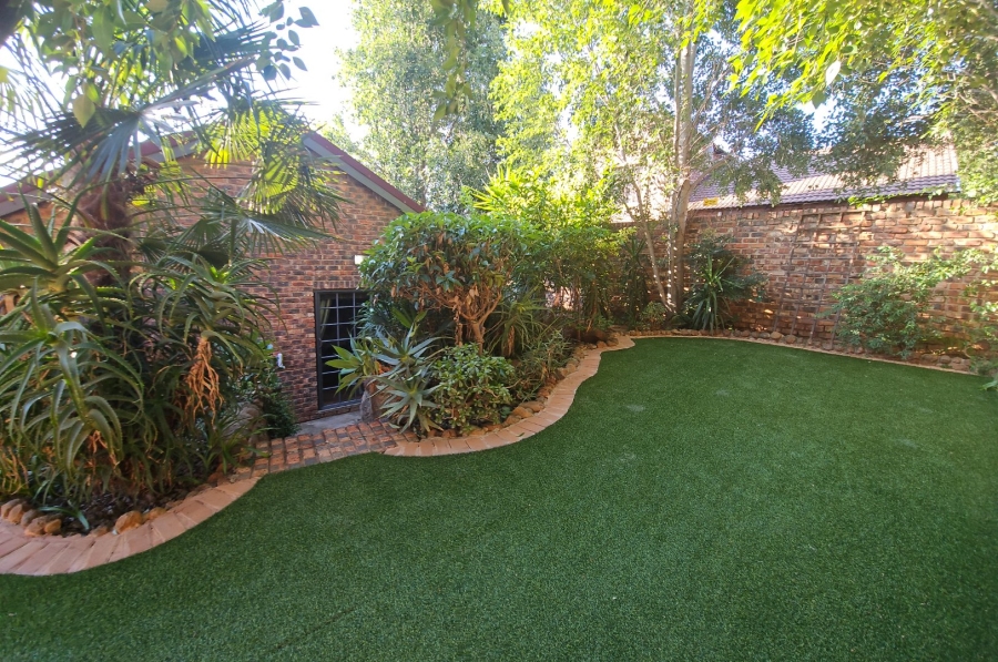 5 Bedroom Property for Sale in Langenhovenpark Free State